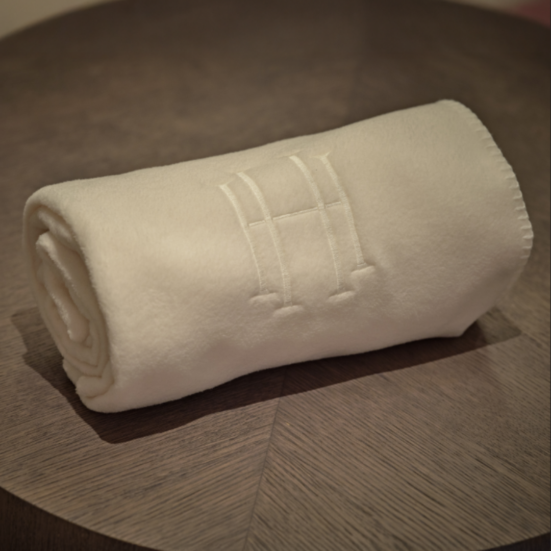 HH Throw Ivory & Ivory