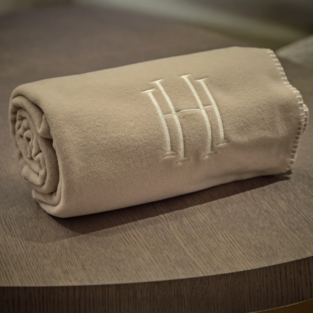 HH Throw Beige & Ivory