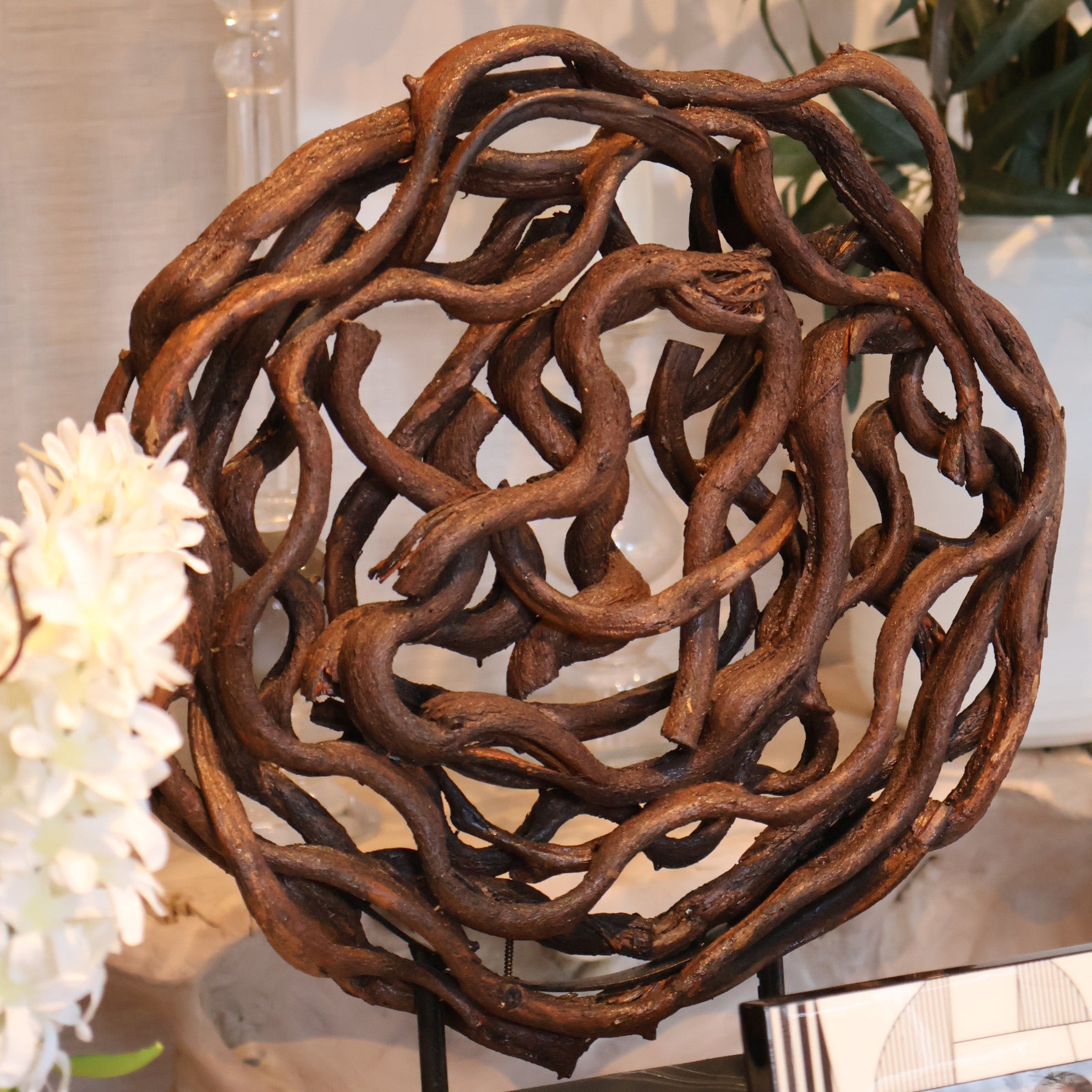 Twillow Vine Disc on Black Marble Base