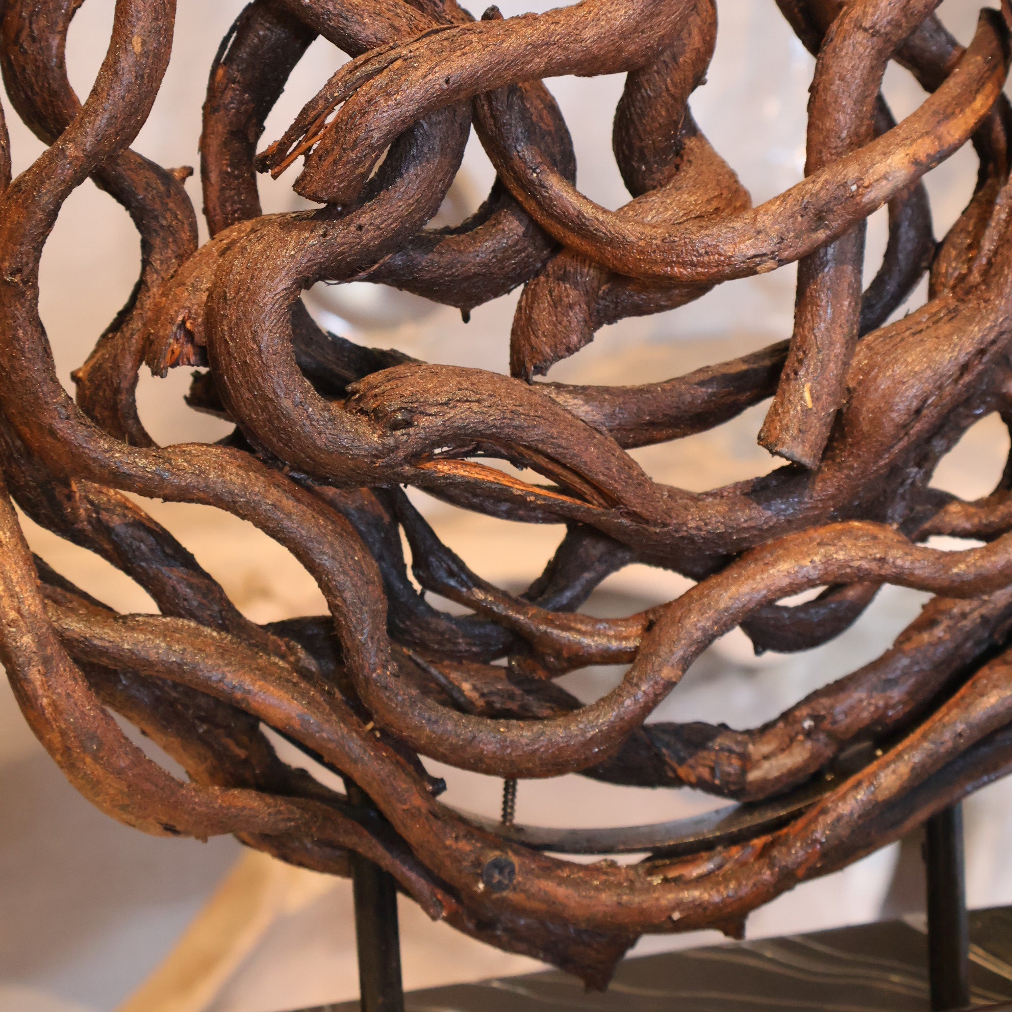 Twillow Vine Disc on Black Marble Base